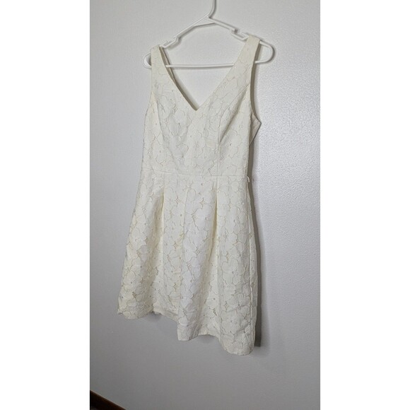 Trina Turk Ambros Embroidered Guipure Lace Fit Flare Dress in White Size 8 - Picture 4 of 11